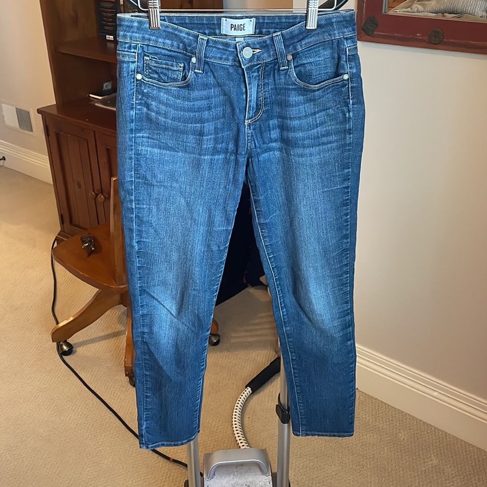 Paige brand “Kylie crop” medium wash denim Jean size 28